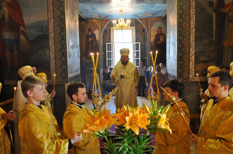 Епископ Боярский Феодосий совершил всенощное бдение накануне Недели 1-й по Пятидесятнице