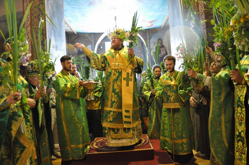 Єпископ Боярський Феодосій звершив святкове богослужіння в День Святої Трійці