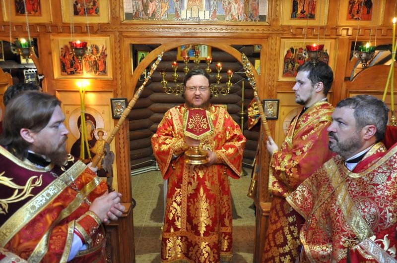 Епископ Боярский Феодосий возглавил богослужение престольного праздника в храме в честь святых Царственных страстотерпцев