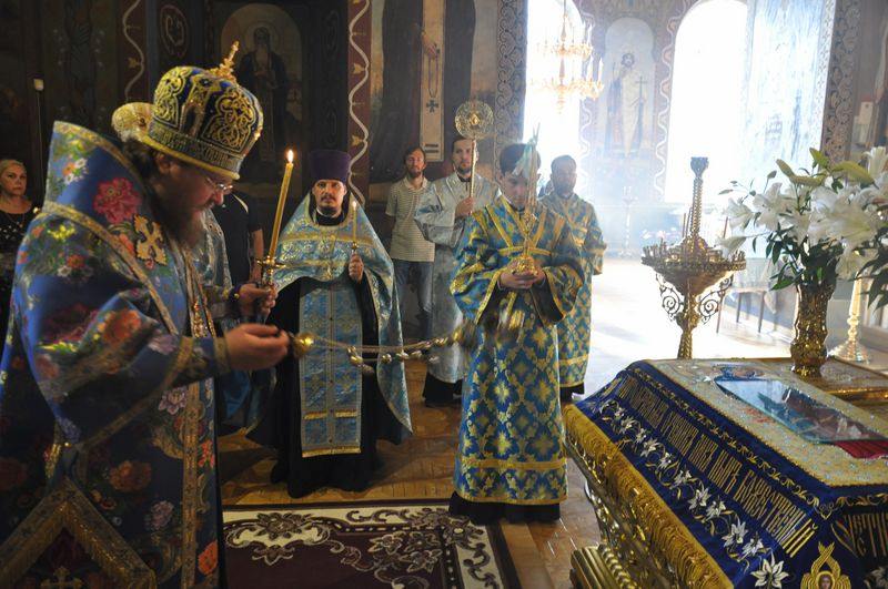 Єпископ Боярський Феодосій звершив утреню з чином погребіння Плащаниці Божої Матері