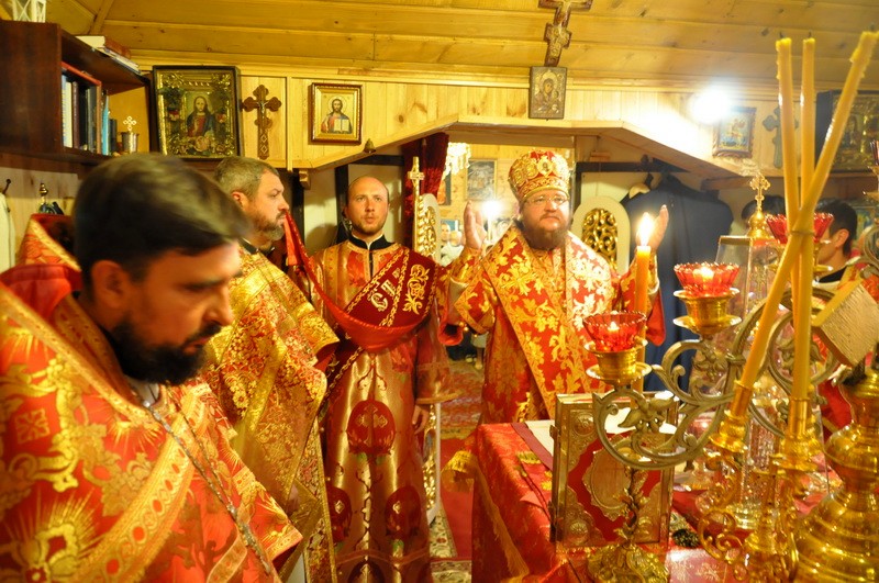 У день престольного свята єпископ Боярський Феодосій очолив Літургію у храмі на честь Іоанна Воїна в Пущі-Водиці