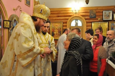 Епископ Боярский Феодосий возглавил богослужение престольного праздника в храме св.Лазаря Четверодневного