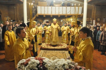 Епископ Боярский Феодосий совершил всенощное бдение в храме в честь святителя Иоасафа Белгородского