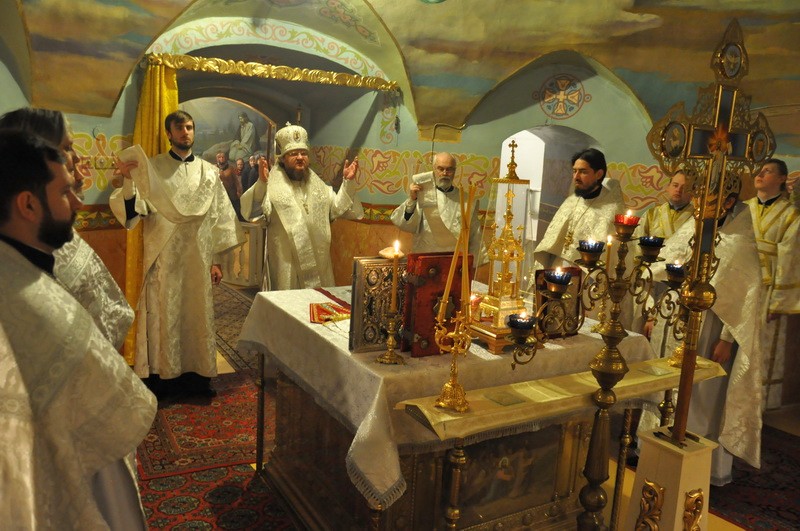 Епископ Боярский Феодосий совершил богослужение малого престольного праздника в Кресто-Воздвиженском храме