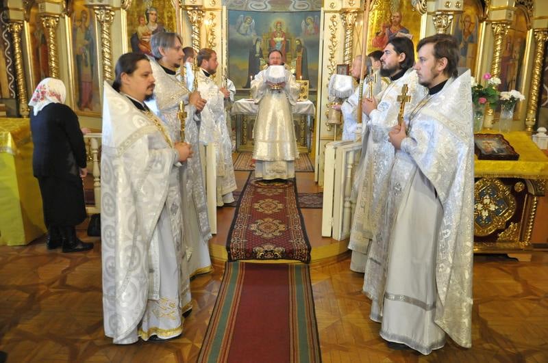 Епископ Боярский Феодосий совершил Литургию в Дмитриевскую родительскую субботу