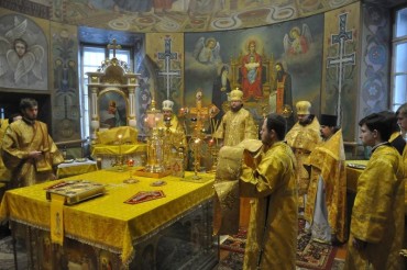 Епископ Боярский Феодосий совершил Литургию в Неделю 26-ю по Пятидесятнице
