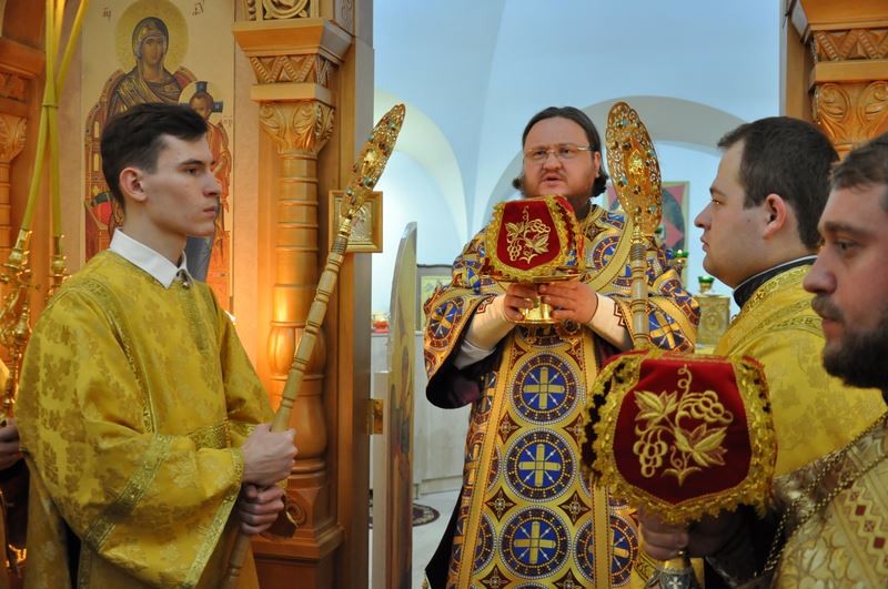 Єпископ Боярський Феодосій звершив нічну Літургію в день престольного свята у Свято-Спиридонівському храмі