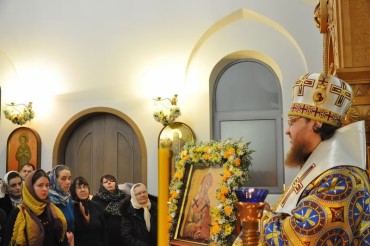 Епископ Боярский Феодосий совершил ночную Литургию в день престольного праздника в Свято-Спиридоновском храме
