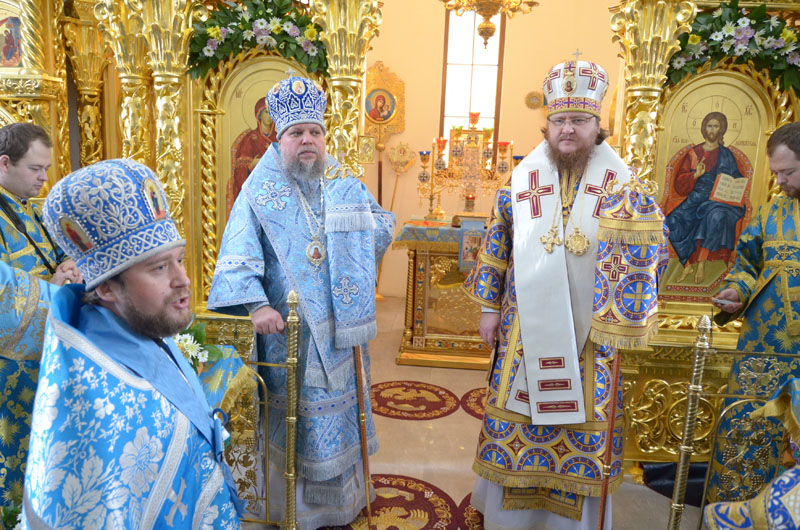 В столичній Введенській парафії на Теремках відсвяткували престольне свято та освятили новий іконостас