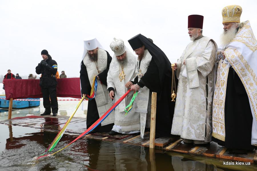 Єпископ Боярський Феодосій взяв участь у звершенні великого освячення вод Дніпра (+ВІДЕО)