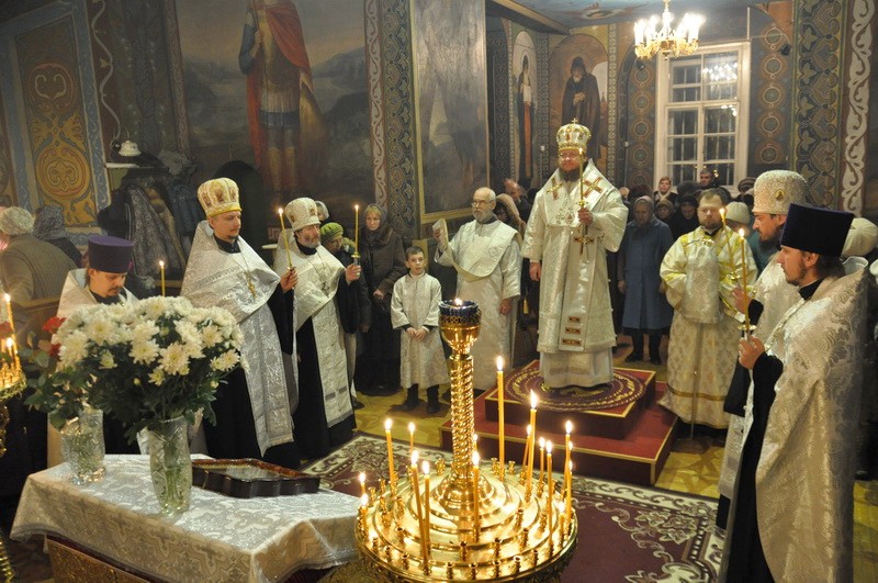 Епископ Боярский Феодосий совершил праздничное всенощное бдение накануне Крещения Господня