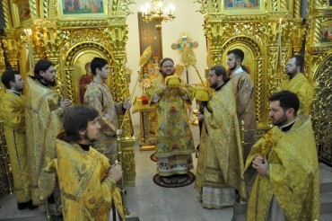 Епископ Боярский Феодосий в Новогоднюю ночь совершил Божественную литургию во Введенском Обыденном храме на Теремках
