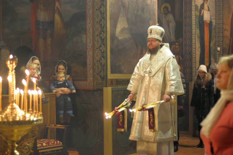 Епископ Боярский Феодосий совершил ночную Божественную литургию в праздник Рождества Христова