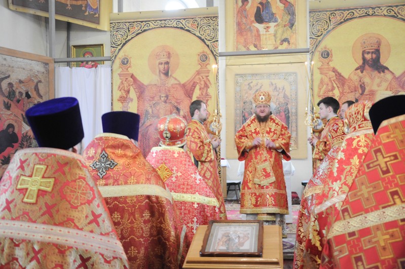 Єпископ Боярський Феодосій очолив Божественну літургію з нагоди малого престольного свята в Петропавлівському храмі на Подолі