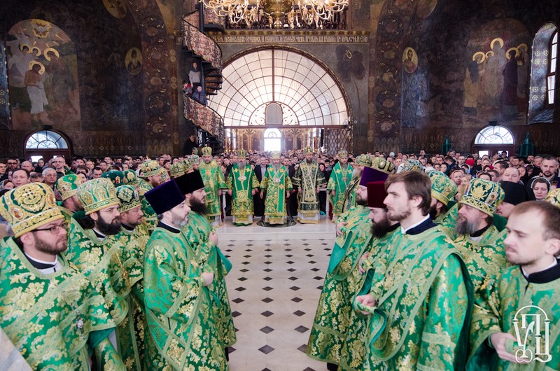 В день памяти Собора всех прпп.Киево-Печерских епископ Боярский Феодосий сослужил Предстоятелю УПЦ в Святой Лавре (+ВИДЕО)