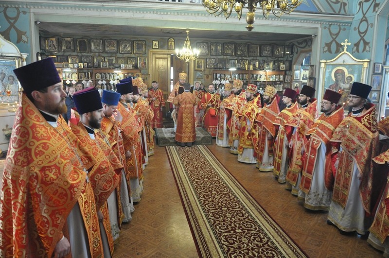 У четвер Світлої седмиці єпископ Боярський Феодосій звершив Божественну Літургію в співслужінні кліриків Оболонського району столиці