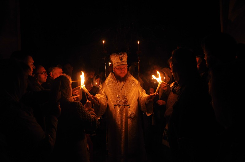 У Великодню ніч єпископ Боярський Феодосій звершив святкову утреню і Божественну літургію