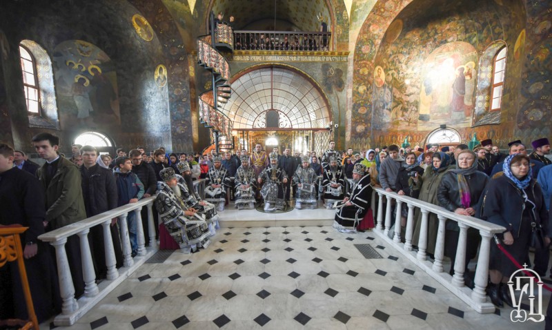 У Велику Середу єпископ Боярський Феодосій співслужив Предстоятелю у Трапезному храмі Києво-Печерської Лаври