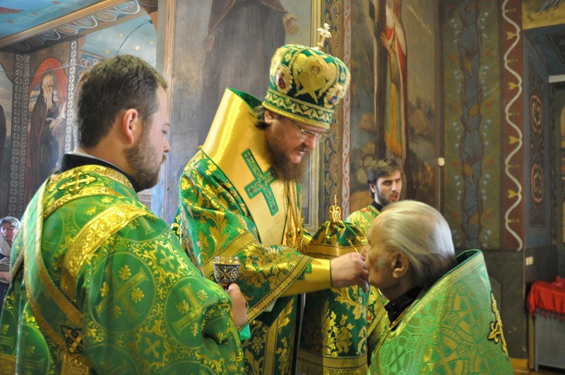 Накануне дня памяти прп.Феодосия Киево-Печерского епископ Боярский Феодосий совершил богослужение в Крестовоздвиженском храме столицы