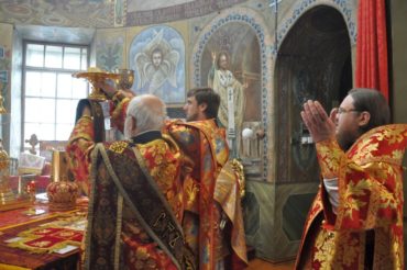Епископ Боярский Феодосий совершил Литургию в Неделю 6-ю по Пасхе, о слепом