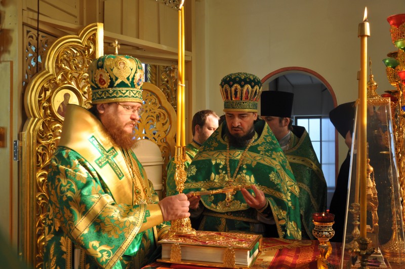 В день памяти прп.Феодосия Киево-Печерского епископ Боярский Феодосий совершил Божественную литургию во Введенском Обыденном храме в г.Киеве