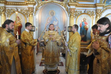 Єпископ Боярський Феодосій очолив богослужіння престольного свята в Свято-Миколаївському храмі “на водах”