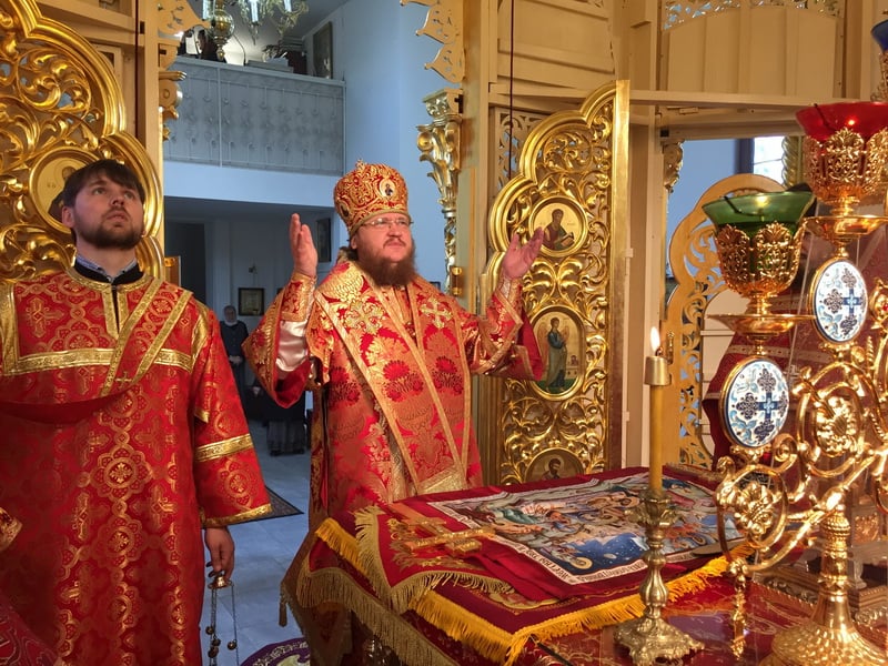 В день Преполовения Пятидесятницы епископ Боярский Феодосий совершил Божественную литургию во Введенском Обыденном храме в г.Киеве