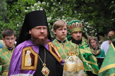Епископ Боярский Феодосий совершил освящение нового иконостаса и Литургию на Святошинском кладбище столицы