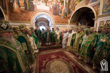 Накануне Дня памяти прп.Антония Печерского епископ Феодосий сослужил на всенощном бдении Предстоятелю УПЦ