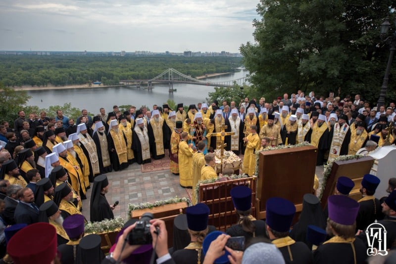 Керуючий Північним вікаріатством столиці єпископ Боярський Феодосій взяв участь у молебні на Володимирській гірці (+ВІДЕО)