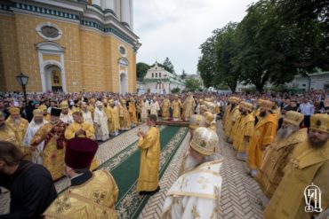 Накануне праздника Крещения Руси епископ Боярский Феодосий сослужил Предстоятелю УПЦ в Киево-Печерской Лавре