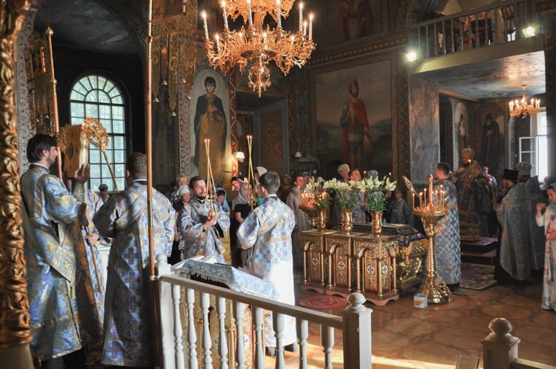 Архиепископ Боярский Феодосий совершил всенощное бдение накануне праздника Успения Пресвятой Богородицы