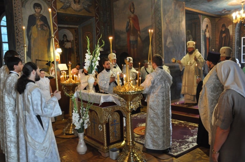 Архиепископ Боярский Феодосий совершил всенощное бдение накануне праздника Преображения Господня