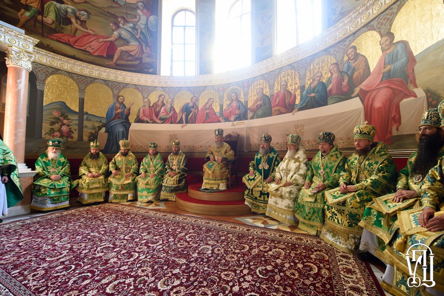 Архієпископ Боярський Феодосій співслужив Предстоятелю у день свята перенесення мощей прп.Феодосія (+ВІДЕО)