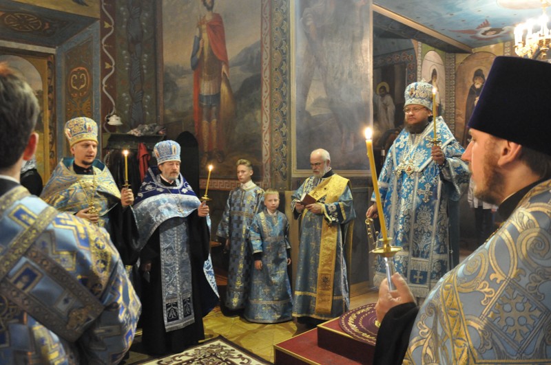 Архиепископ Боярский Феодосий совершил всенощное бдение накануне праздника Рождества Пресвятой Богородицы