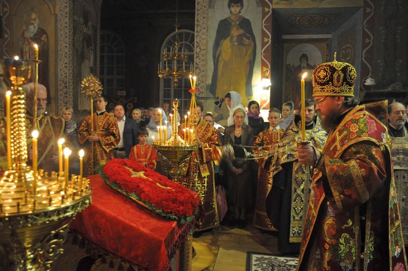 Архиепископ Боярский Феодосий совершил всенощное бдение накануне праздника Воздвижения Креста Господня