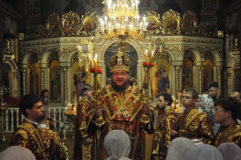 Архієпископ Боярський Феодосій звершив всенічне бдіння напередодні свята Воздвиження Хреста Господнього