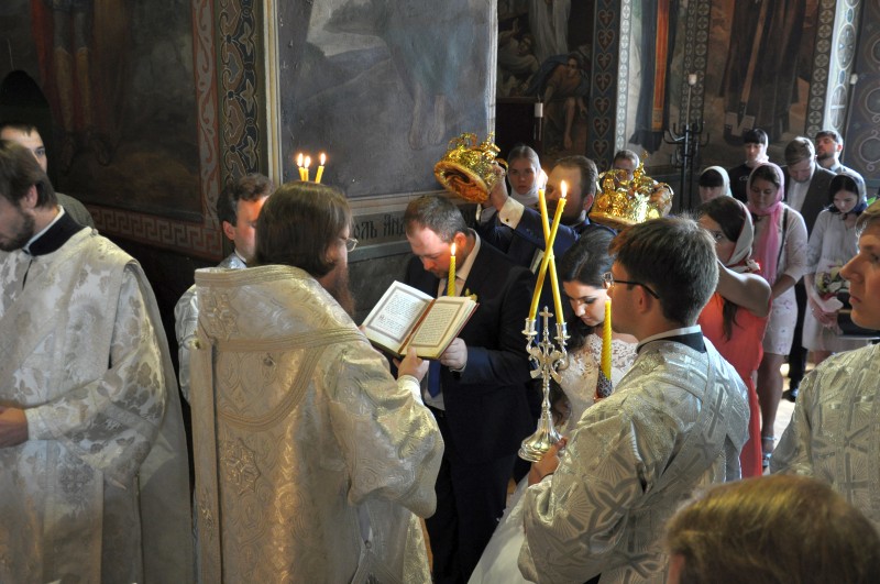 В Неделю 13-ю по Пятидесятнице архиепископ Боярский Феодосий совершил Литургию и таинство Венчания