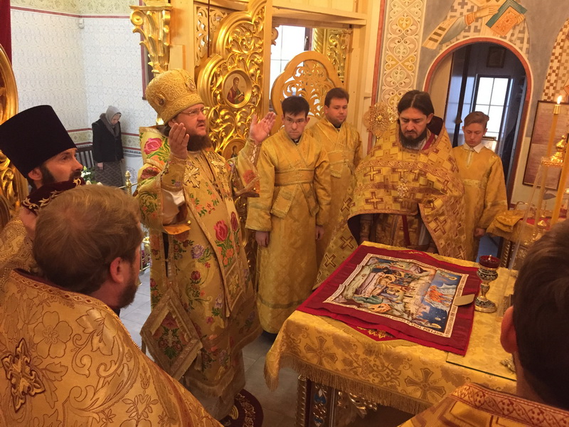 Архиепископ Боярский Феодосий совершил Божественную литургию во Введенском Обыденном храме на Теремках