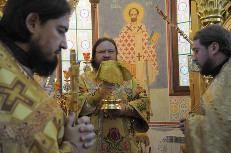Архиепископ Боярский Феодосий совершил Божественную литургию во Введенском Обыденном храме на Теремках