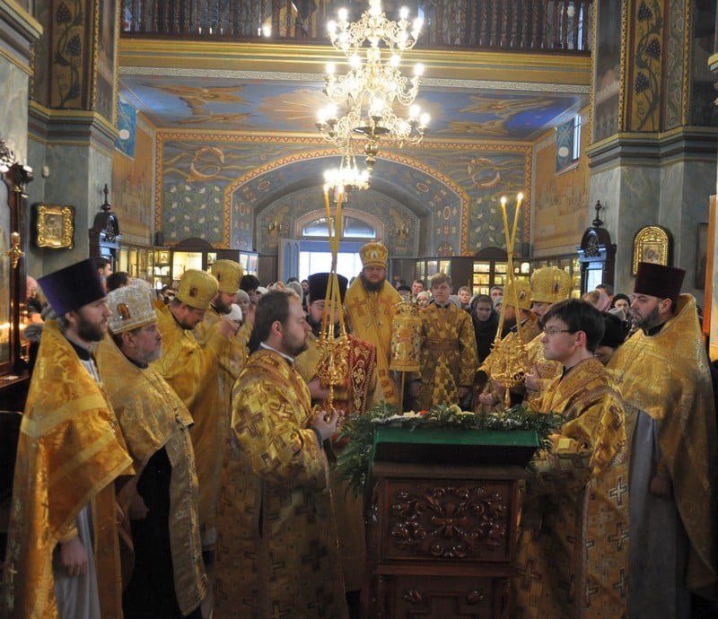 В день малого престольного свята архієпископ Боярський Феодосій звершив Літургію і освячення Недільної школи в Покровському храмі на Пріорці