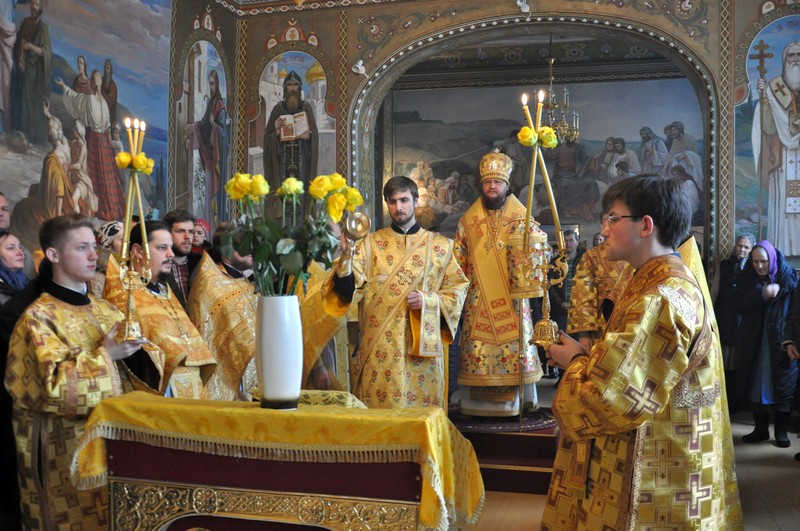 Архиепископ Боярский Феодосий совершил богослужение малого престольного праздника в Кресто-Воздвиженском храме