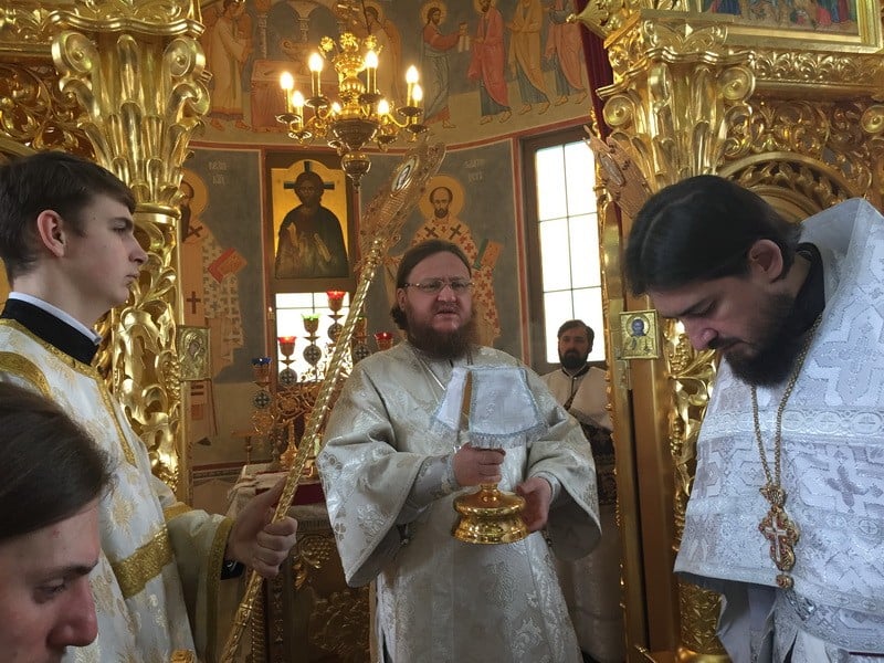 Архиепископ Боярский Феодосий совершил заупокойную Литургию в мясопустную родительскую субботу