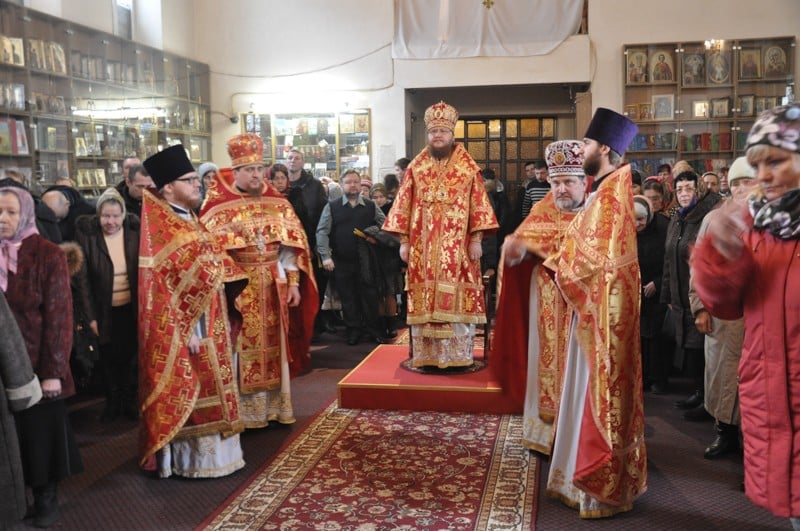 Архієпископ Боярський Феодосій очолив Божественну літургію з нагоди малого престольного свята в Петропавлівському храмі на Подолі