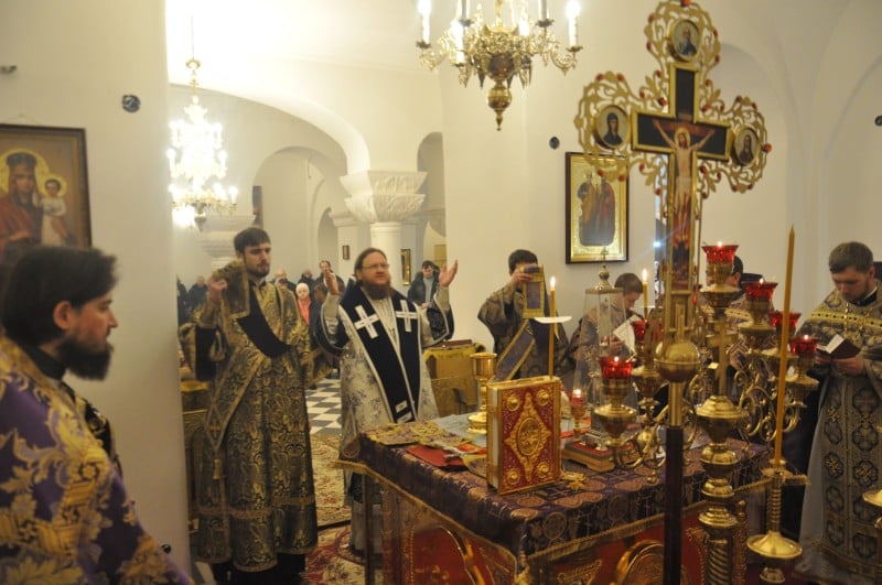 Архієпископ Боярський Феодосій звершив Літургію у Введенському храмі на Подолі