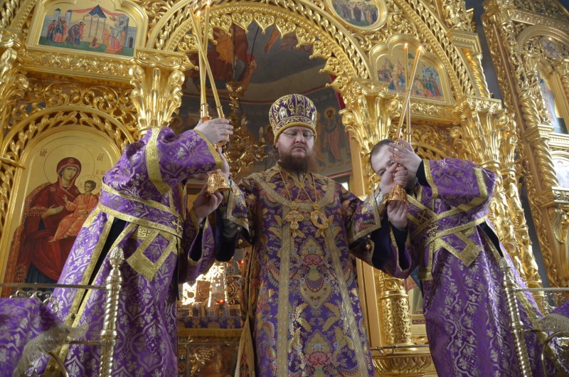 Архиепископ Боярский Феодосий совершил Литургию Преждеосвященных Даров в день празднования обретения главы Иоанна Предтечи