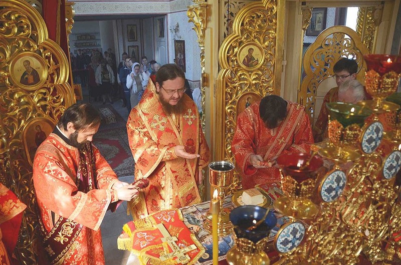Архієпископ Боярський Феодосій звершив Літургію у Світлу суботу