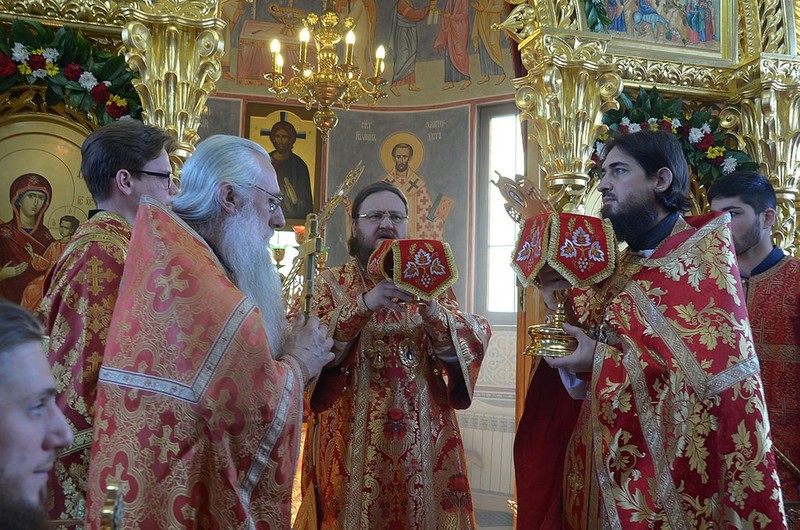 Архиепископ Боярский Феодосий совершил Литургию в Светлую субботу
