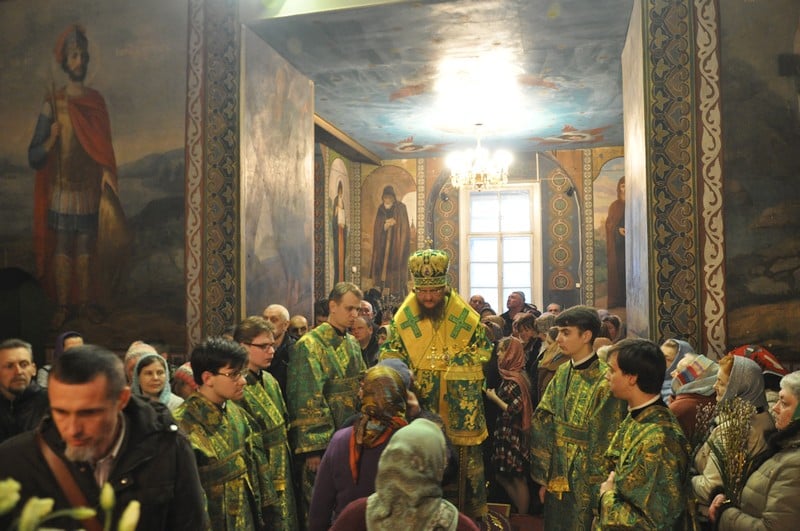 Архиепископ Боярский Феодосий совершил всенощное бдение накануне Вербного воскресенья