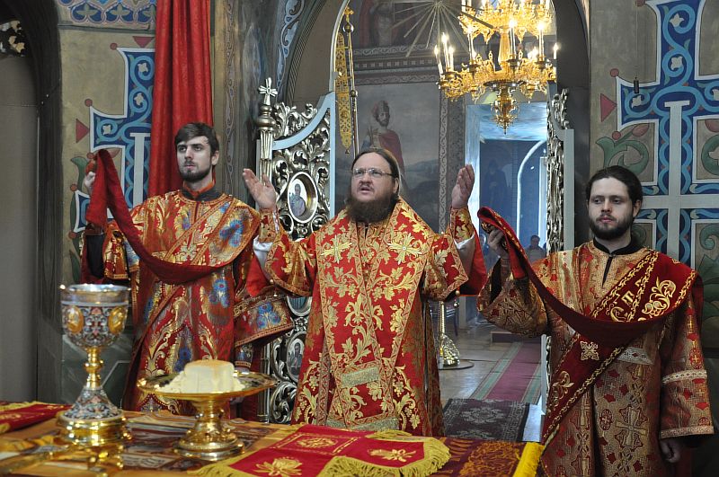 Архиепископ Боярский Феодосий совершил Литургию в Неделю 2-ю по Пасхе